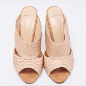 Alexandre Birman
Beige Python Leather Slide Sandals Size 38.5 (8US)
Gently worn